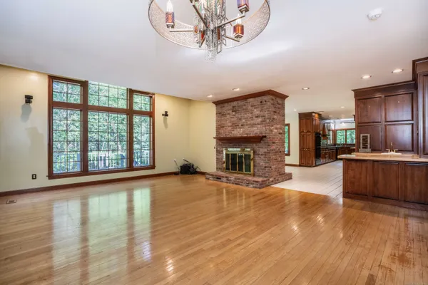 $8,500 | 3 Eton Place, Farmington, CT 06032