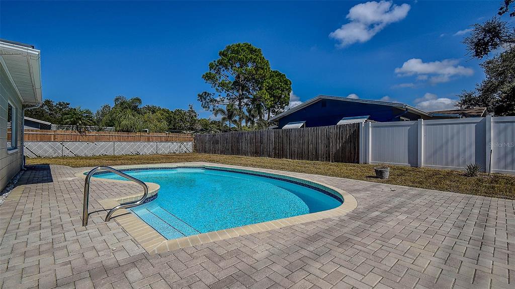 8601 139th Street Seminole, FL 33776 - Photo 17 of 47