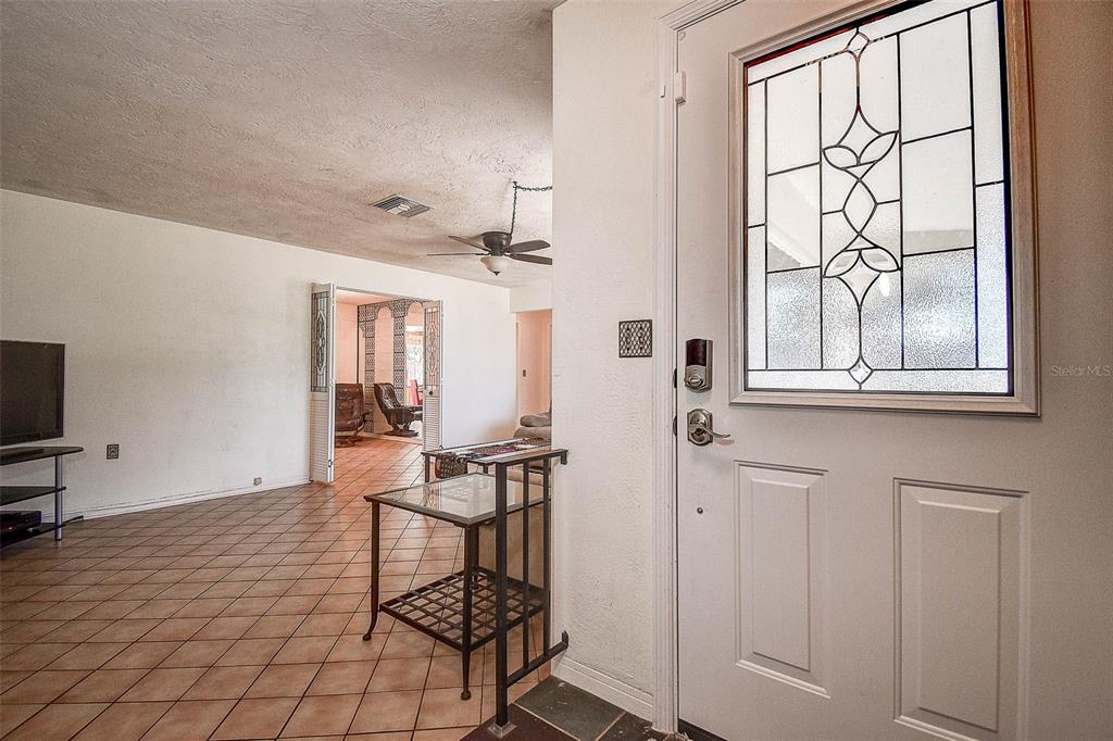 8601 139th Street Seminole, FL 33776 - Photo 22 of 47 a view of a livingroom with furniture and windows