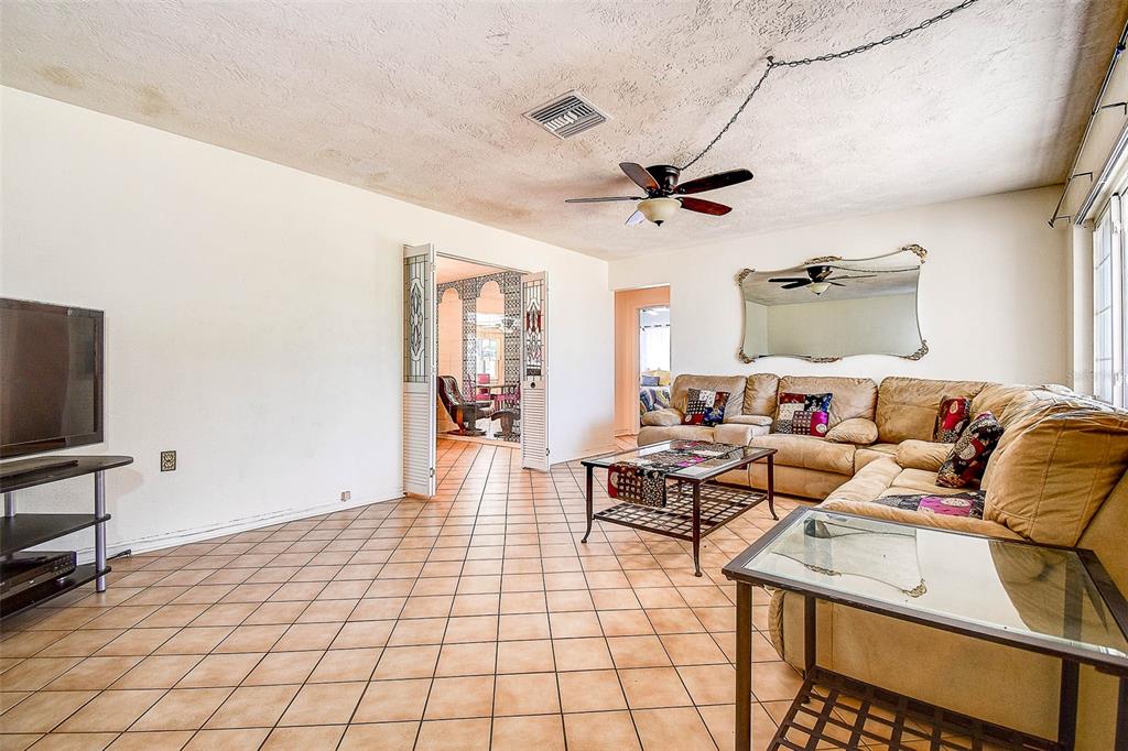 8601 139th Street Seminole, FL 33776 - Photo 24 of 47 a living room with furniture
