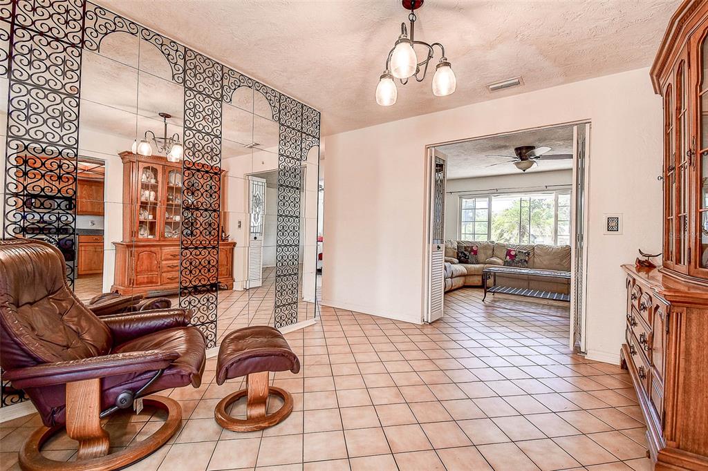 8601 139th Street Seminole, FL 33776 - Photo 27 of 47 a living room with furniture