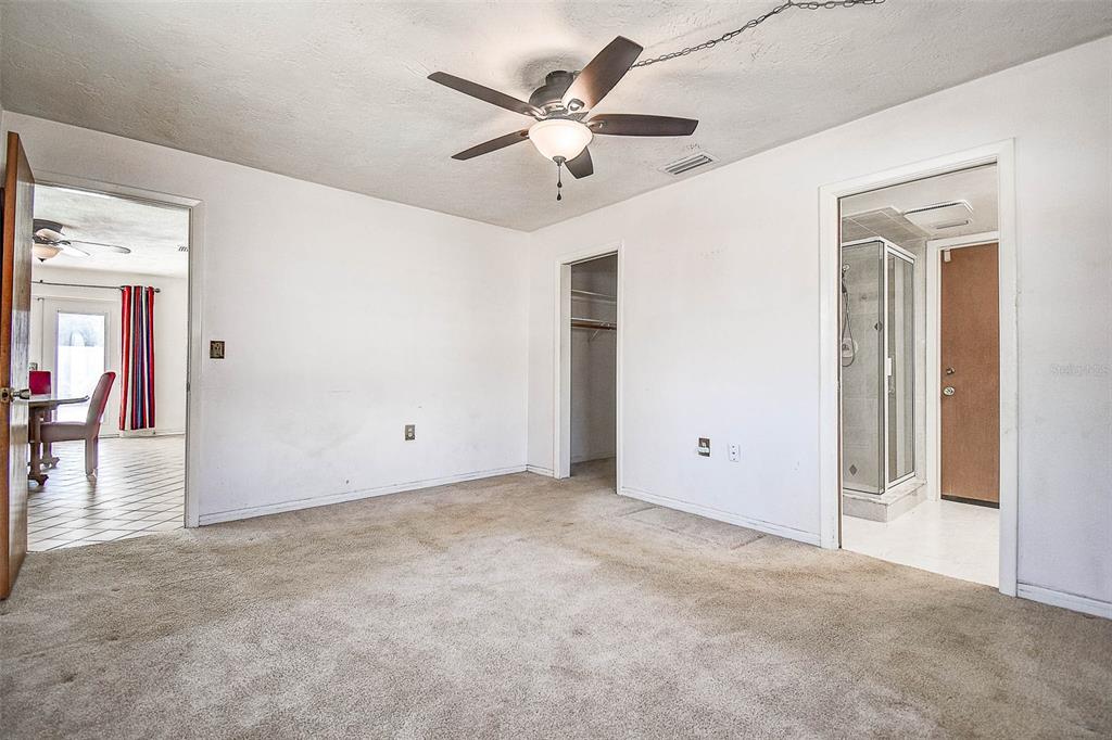 8601 139th Street Seminole, FL 33776 - Photo 37 of 47 an empty room with closet and ceiling fan