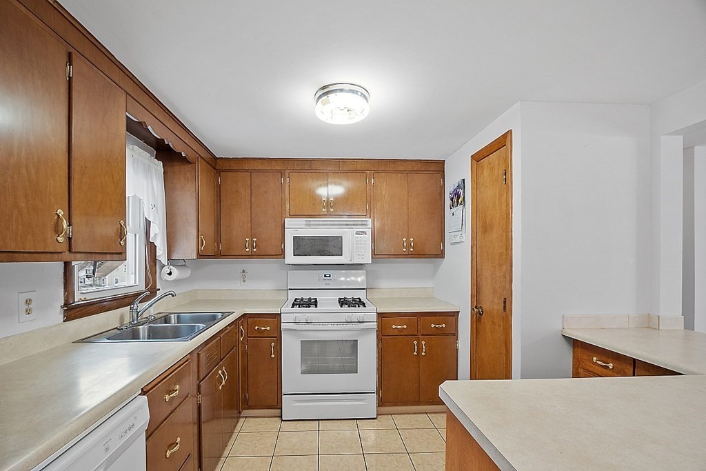 162 Senna Road Fitchburg, MA 01420 - Photo 4 of 34 Gallery Image 4