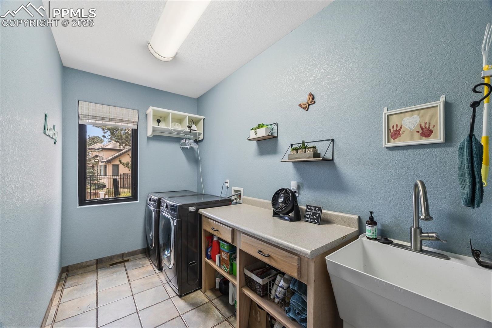 133 Matthew Road Divide, CO 80814 - Photo 37 of 40 Main Floor Laundry Room