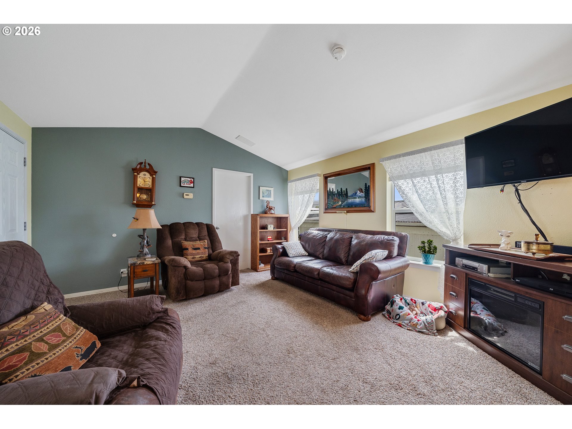105 10th Street Garibaldi, OR 97118 - Photo 6 of 22 Living Room