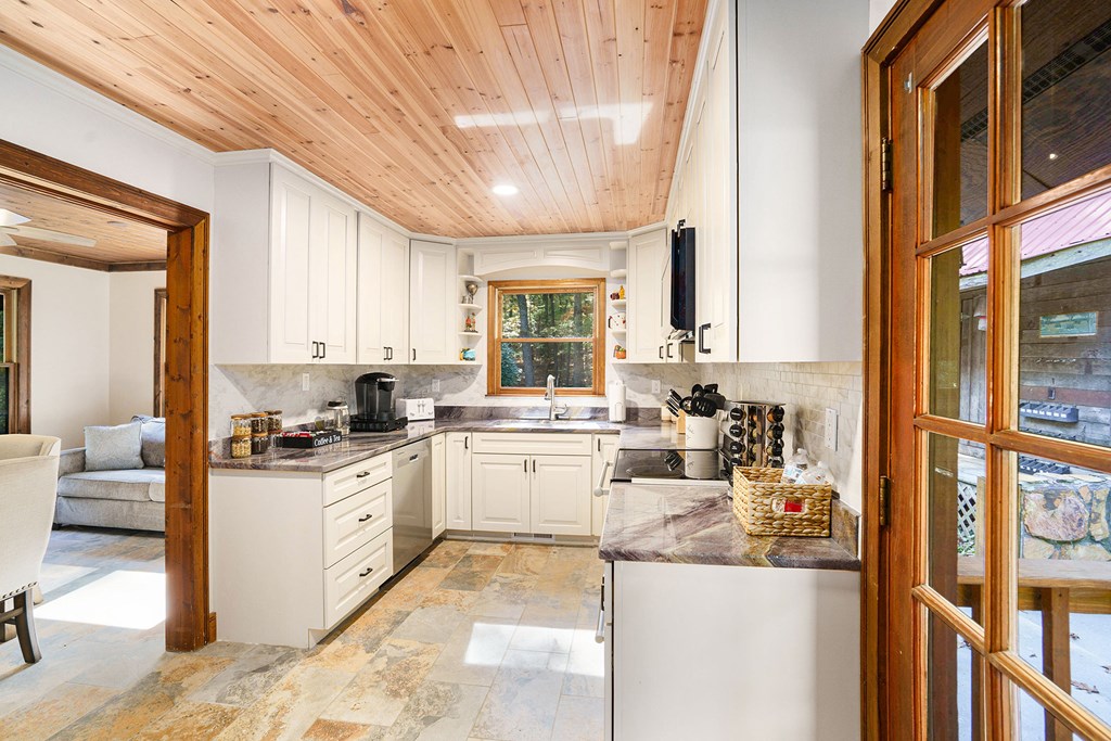 98 Bear Lane Blue Ridge, GA 30513 - Photo 4 of 31