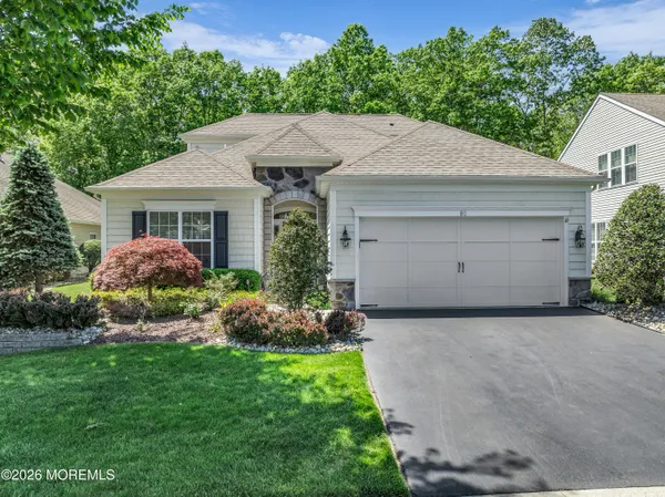 $949,000 | 80 East Bosworth Boulevard, Farmingdale, NJ 07727