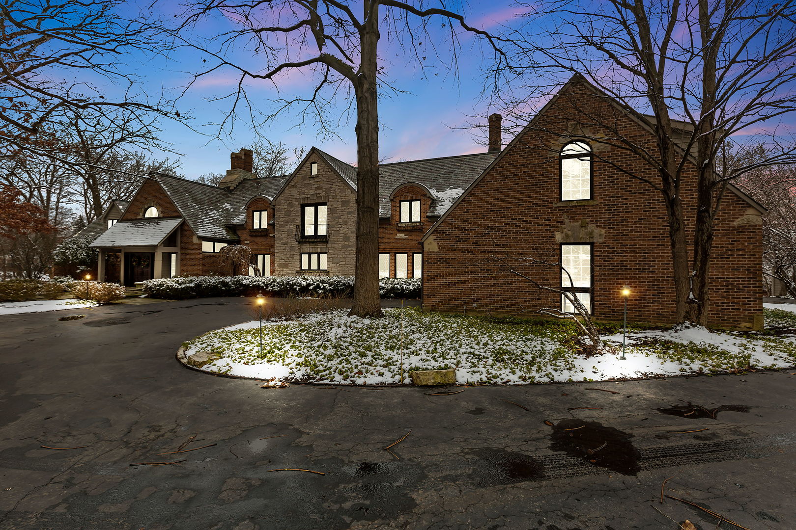 1560 South Ridge Road Lake Forest, IL 60045 - Photo 27 of 27 a front view of a house with a yard