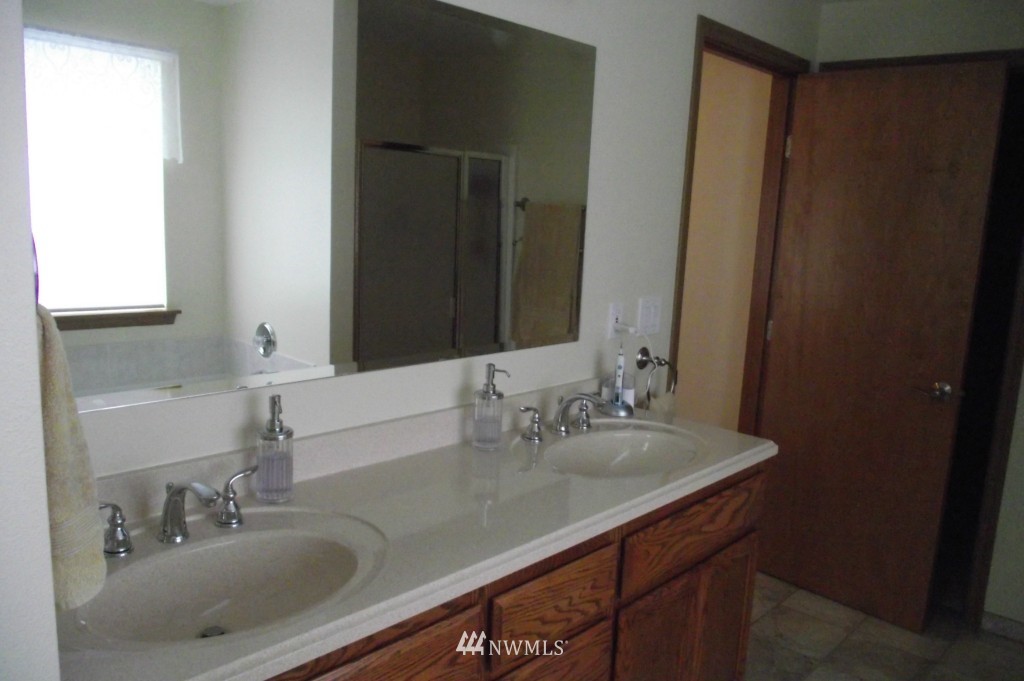 8841 181st Way Southwest Rochester, WA 98579 - Photo 13 of 19