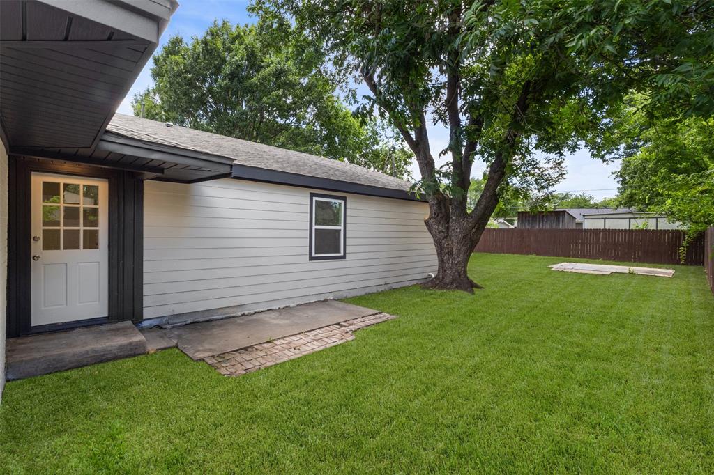 907 Pinson Road Forney, TX 75126 - Photo 27 of 35 Private fenced yard featuring a mature shade tree and a concrete patio