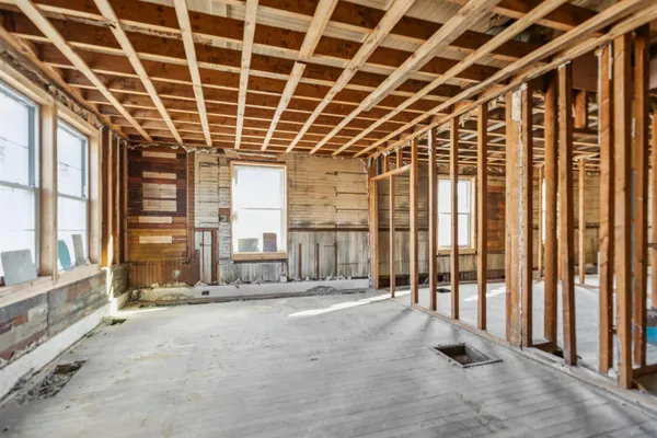 $215,000 | 99 Depot Street, Hartford, VT 05088