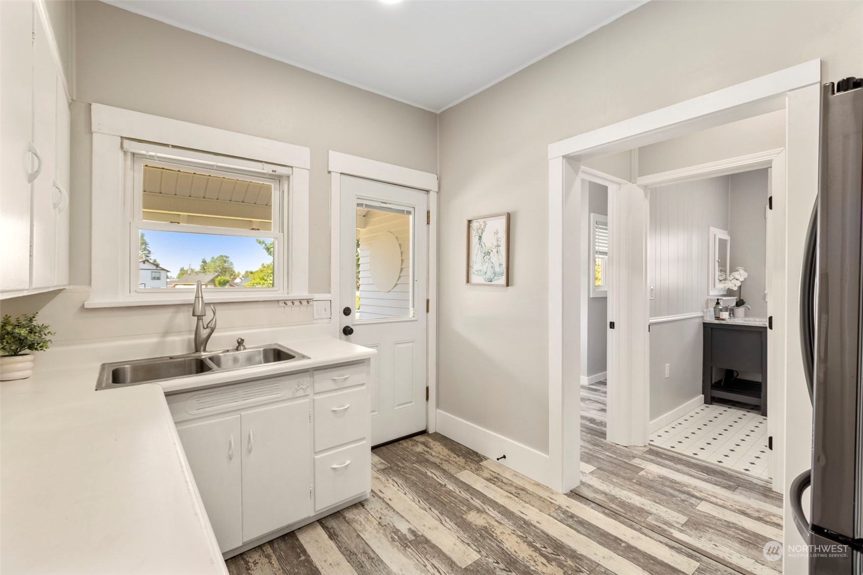 1702 Griffin Avenue Enumclaw, WA 98022 - Photo 11 of 27 a bathroom with a sink and a mirror