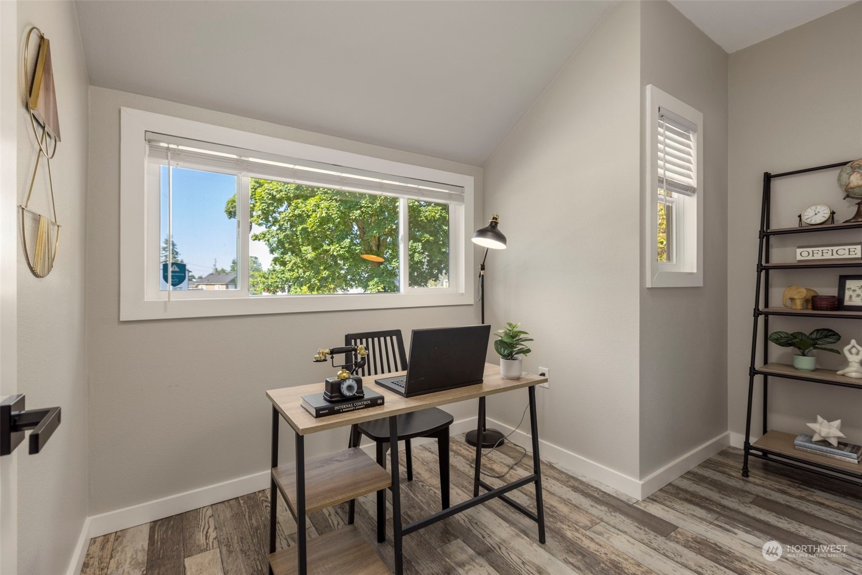 1702 Griffin Avenue Enumclaw, WA 98022 - Photo 14 of 27 a workspace with furniture and a window