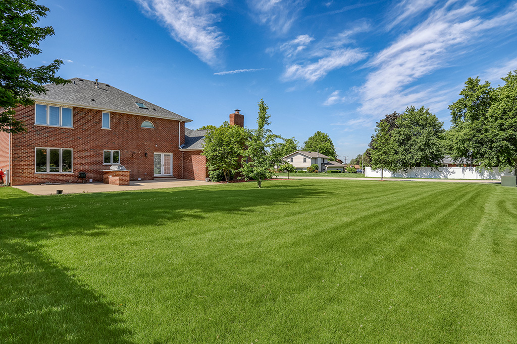 705 Ridgefield Road New Lenox, IL 60451 - Photo 27 of 35