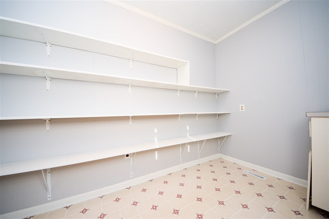 1488 Union Road Southeast Cleveland, TN 37323 - Photo 14 of 37 a room with a book shelf