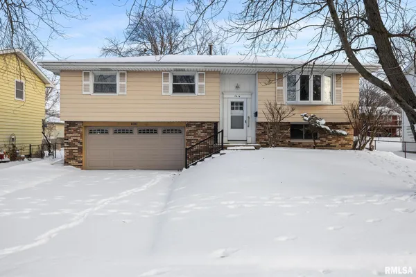 $2,400 | 7414 North Parliament Place, Peoria, IL 61614