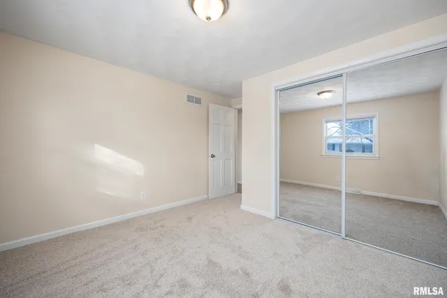 $2,400 | 7414 North Parliament Place, Peoria, IL 61614