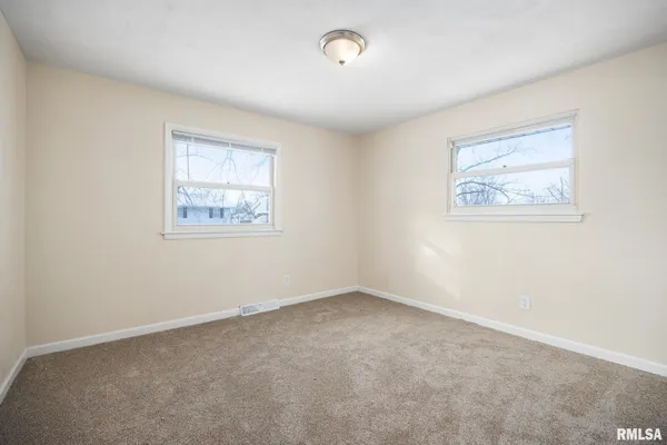 $2,400 | 7414 North Parliament Place, Peoria, IL 61614