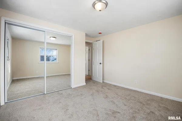 $2,400 | 7414 North Parliament Place, Peoria, IL 61614