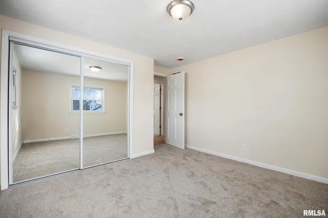 $2,400 | 7414 North Parliament Place, Peoria, IL 61614