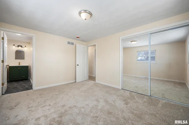 $2,400 | 7414 North Parliament Place, Peoria, IL 61614