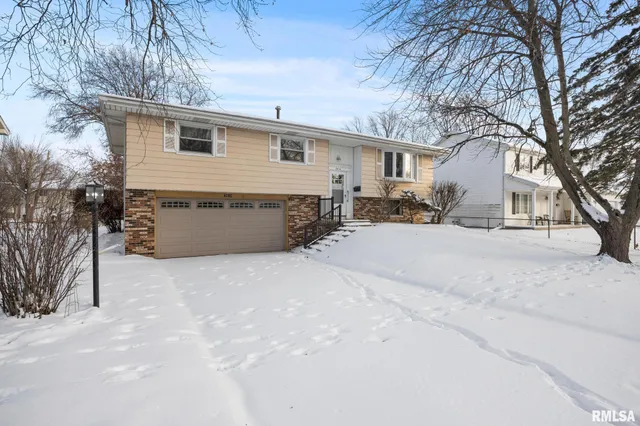 $2,400 | 7414 North Parliament Place, Peoria, IL 61614