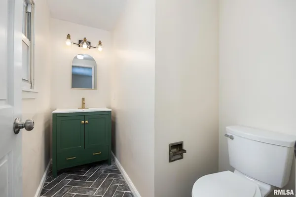 $2,400 | 7414 North Parliament Place, Peoria, IL 61614