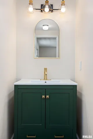 $2,400 | 7414 North Parliament Place, Peoria, IL 61614