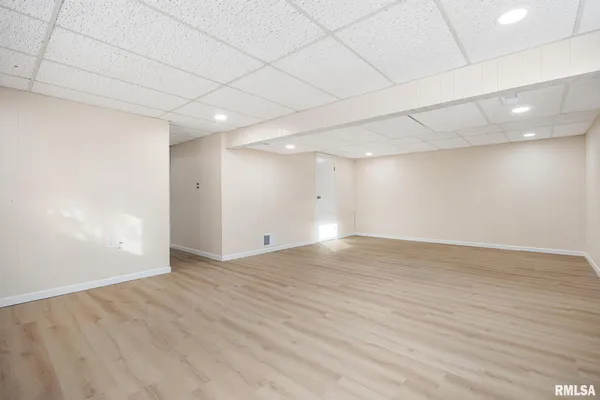 $2,400 | 7414 North Parliament Place, Peoria, IL 61614