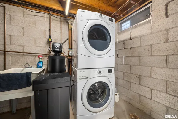 $2,400 | 7414 North Parliament Place, Peoria, IL 61614