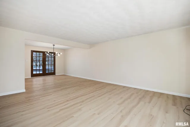 $2,400 | 7414 North Parliament Place, Peoria, IL 61614