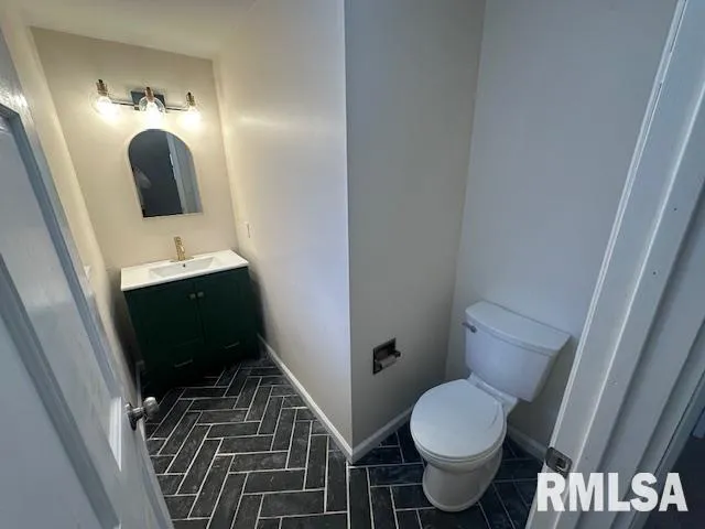 $2,400 | 7414 North Parliament Place, Peoria, IL 61614