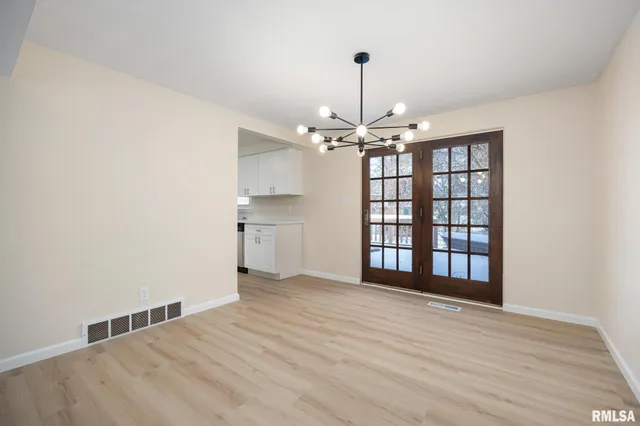 $2,400 | 7414 North Parliament Place, Peoria, IL 61614