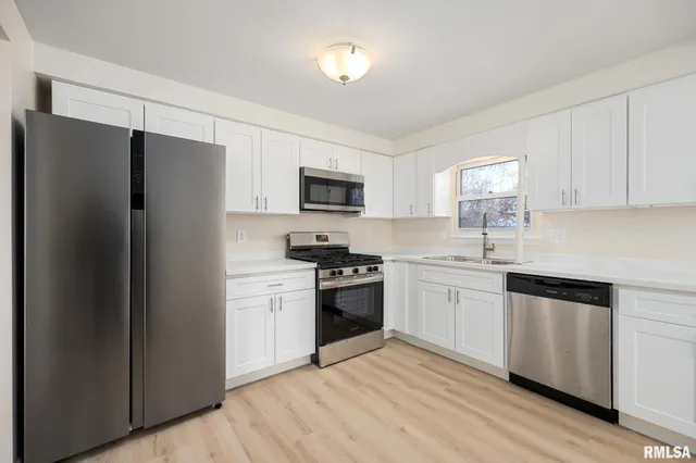 $2,400 | 7414 North Parliament Place, Peoria, IL 61614