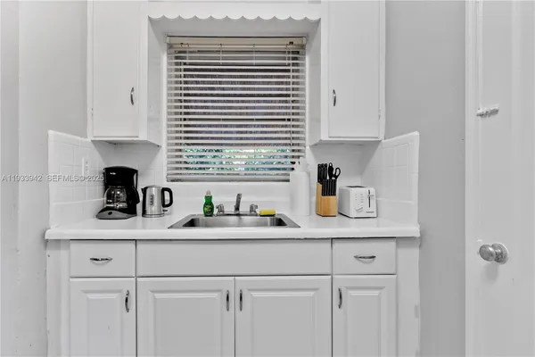 $1,450 | 427 Northeast 107th Street, Unit 2, Miami, FL 33161