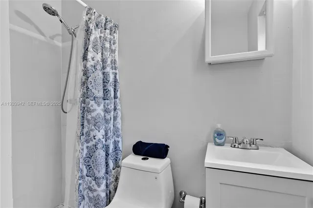 $1,300 | 427 Northeast 107th Street, Unit 2, Miami, FL 33161