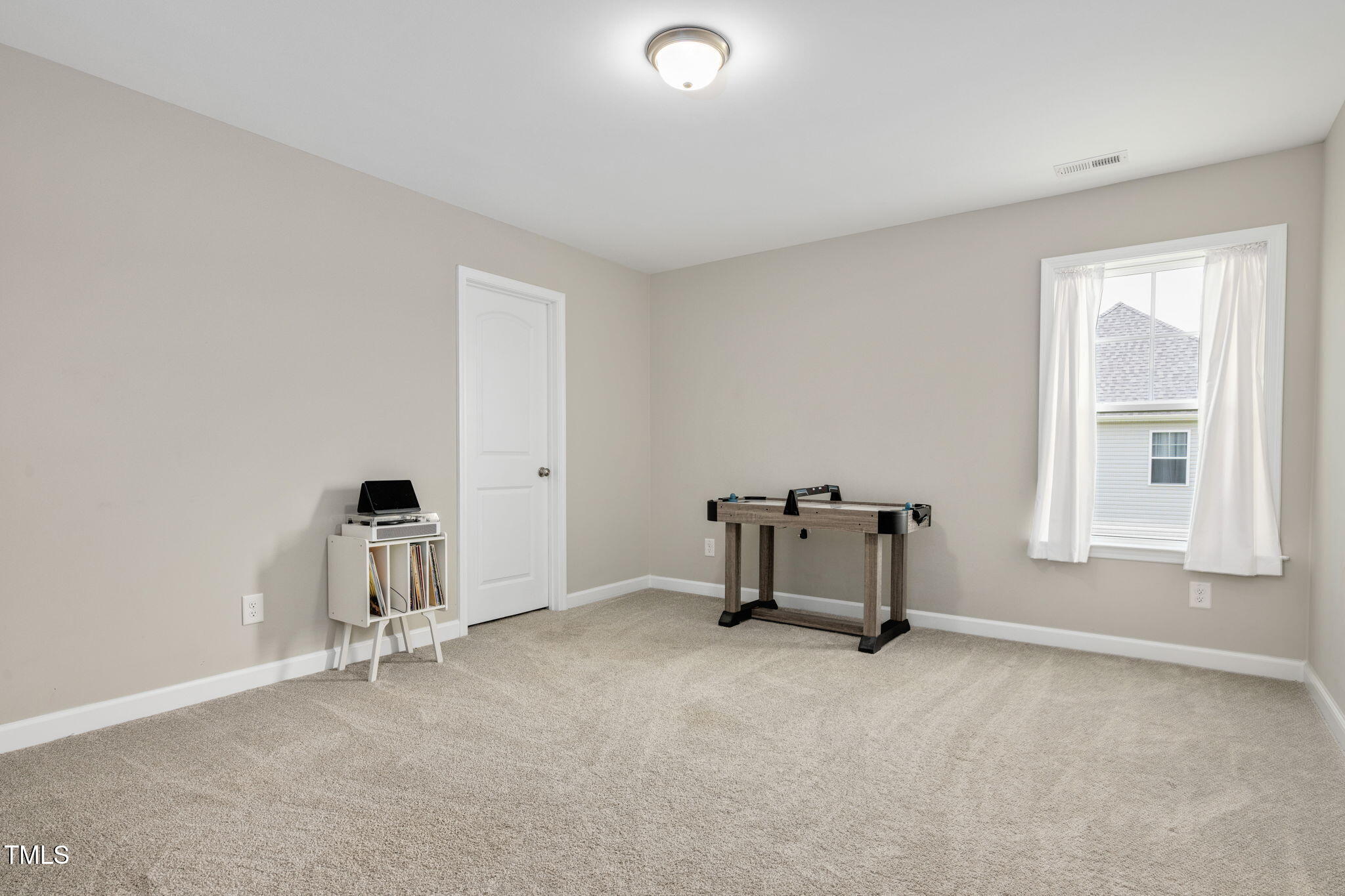 40 Kenbridge Lane Princeton, NC 27569 - Photo 23 of 36 an empty room with a window