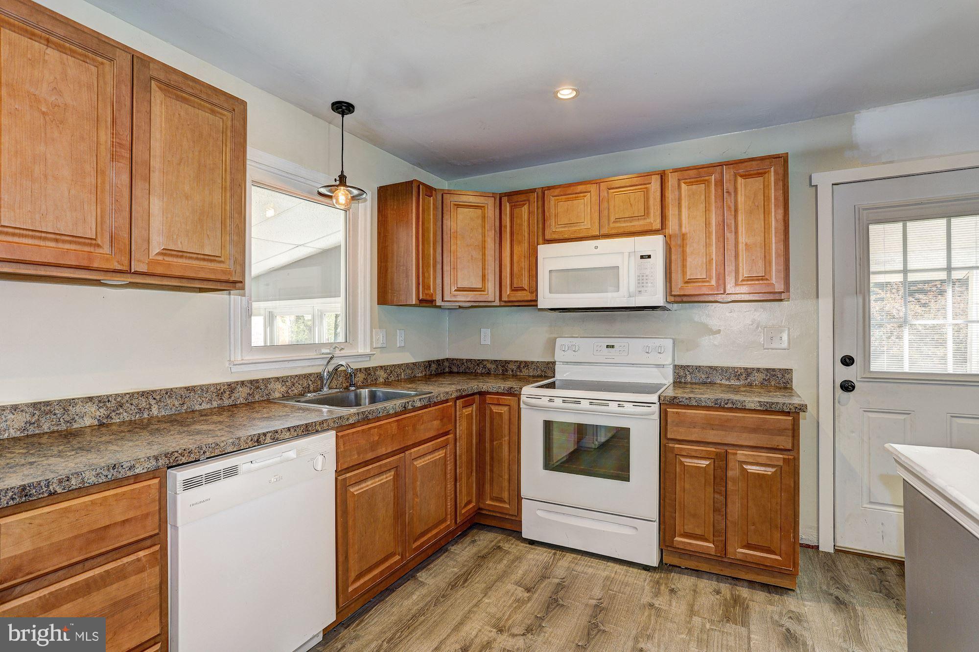 1818 Benedict Road Westminster, MD 21157 - Photo 6 of 32 Eat-In Kitchen