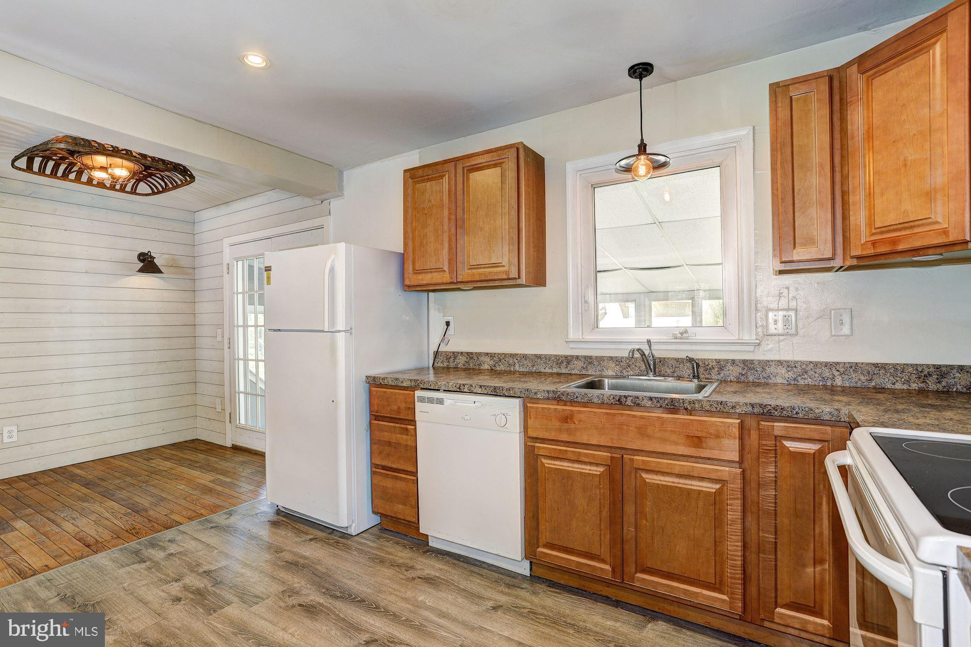 1818 Benedict Road Westminster, MD 21157 - Photo 7 of 32 Eat-In Kitchen | Dining Room