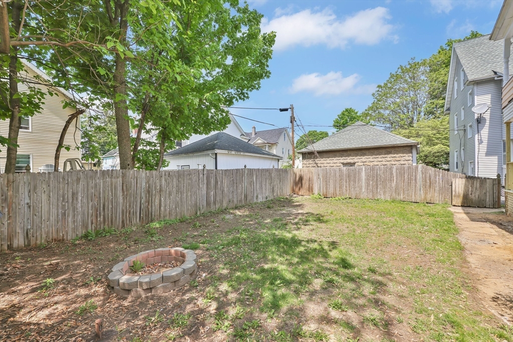 24 Hiawatha Street Springfield, MA 01108 - Photo 37 of 38