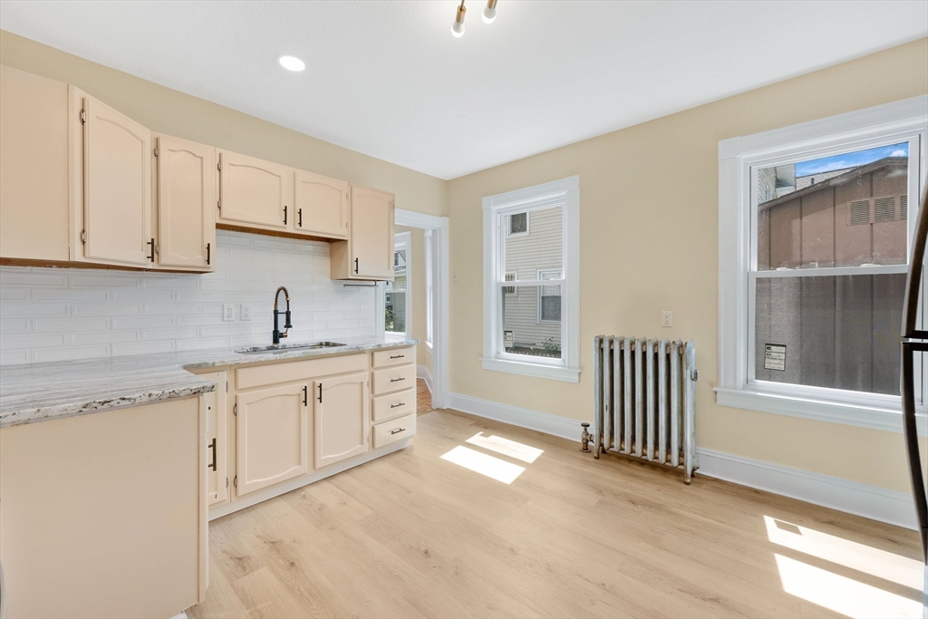 24 Hiawatha Street Springfield, MA 01108 - Photo 5 of 38