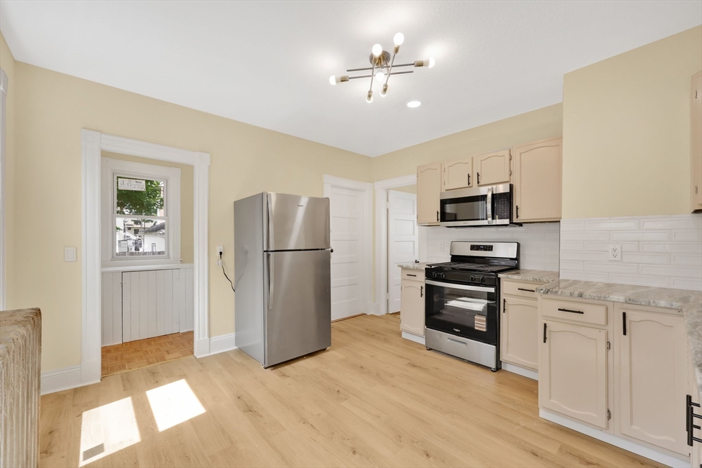 24 Hiawatha Street Springfield, MA 01108 - Photo 6 of 38