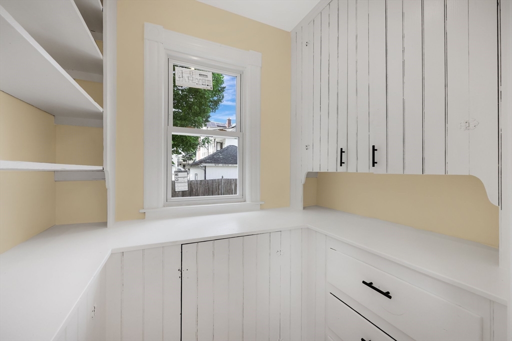 24 Hiawatha Street Springfield, MA 01108 - Photo 7 of 38