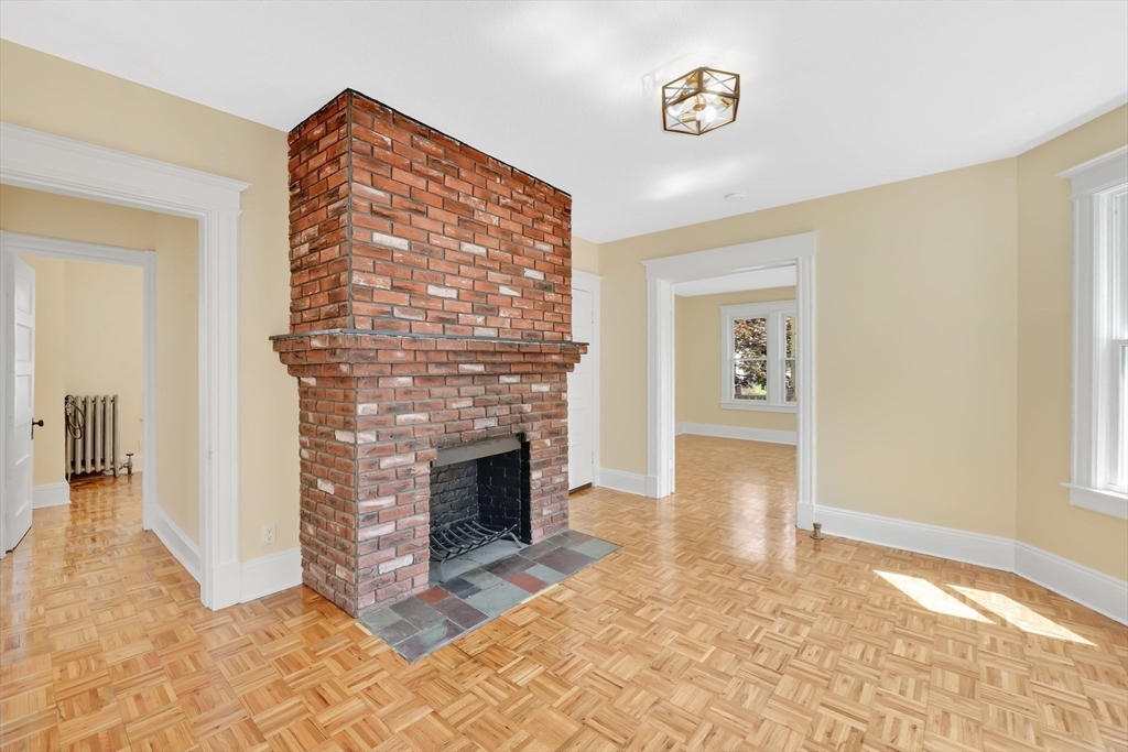 24 Hiawatha Street Springfield, MA 01108 - Photo 8 of 38