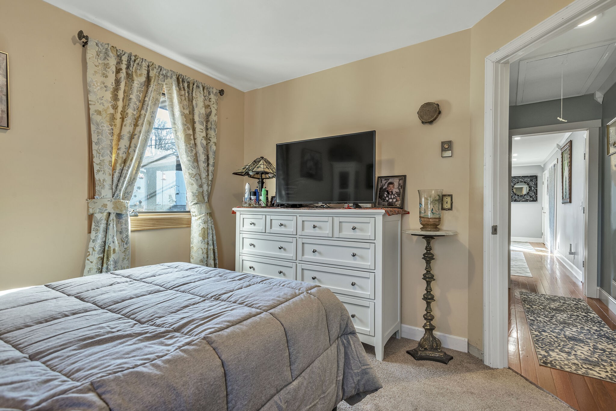 413 Mercomatic Drive Nashville, TN 37209 - Photo 17 of 29 a bedroom with a bed and a television in it