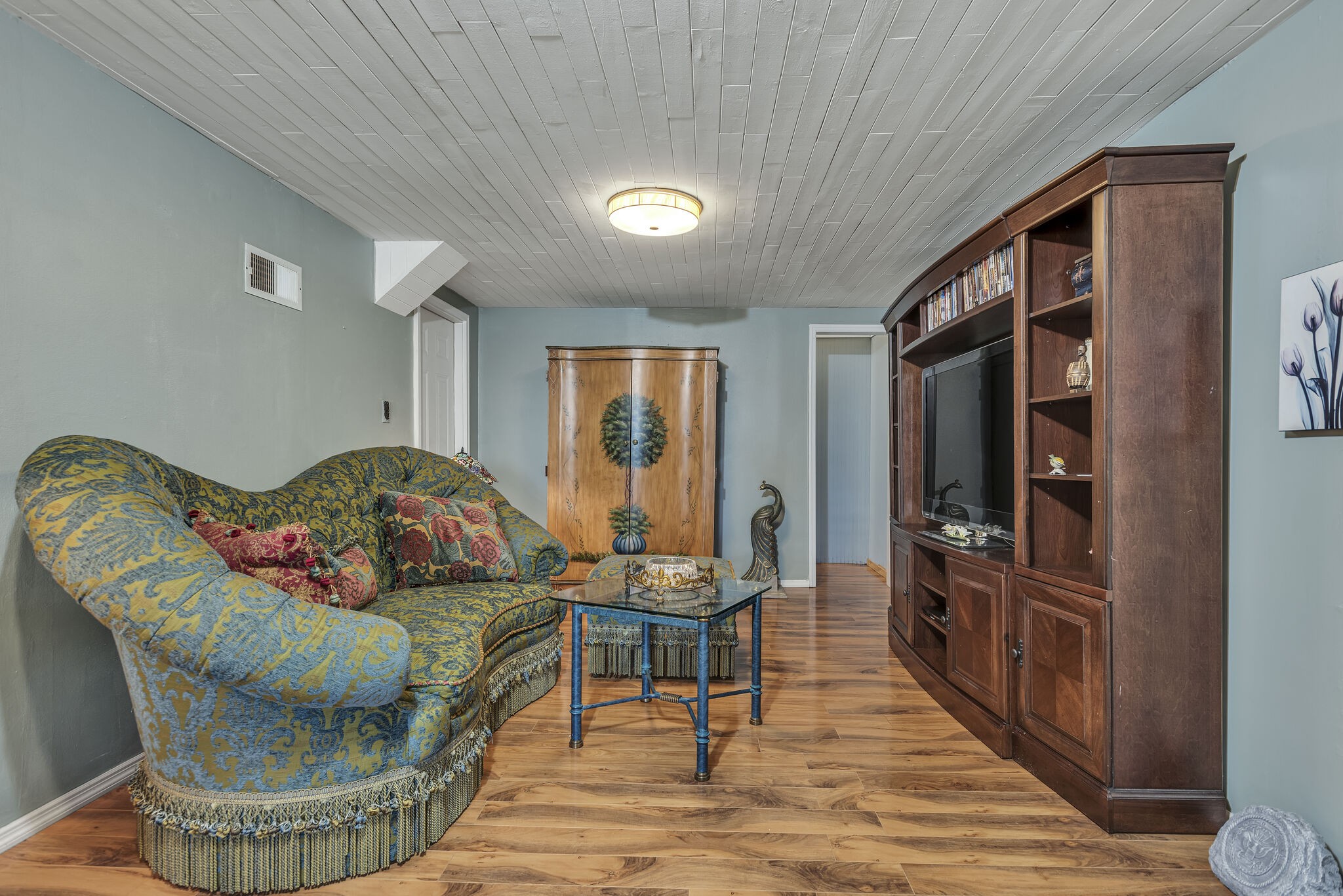 413 Mercomatic Drive Nashville, TN 37209 - Photo 19 of 29 a living room with furniture and a flat screen tv