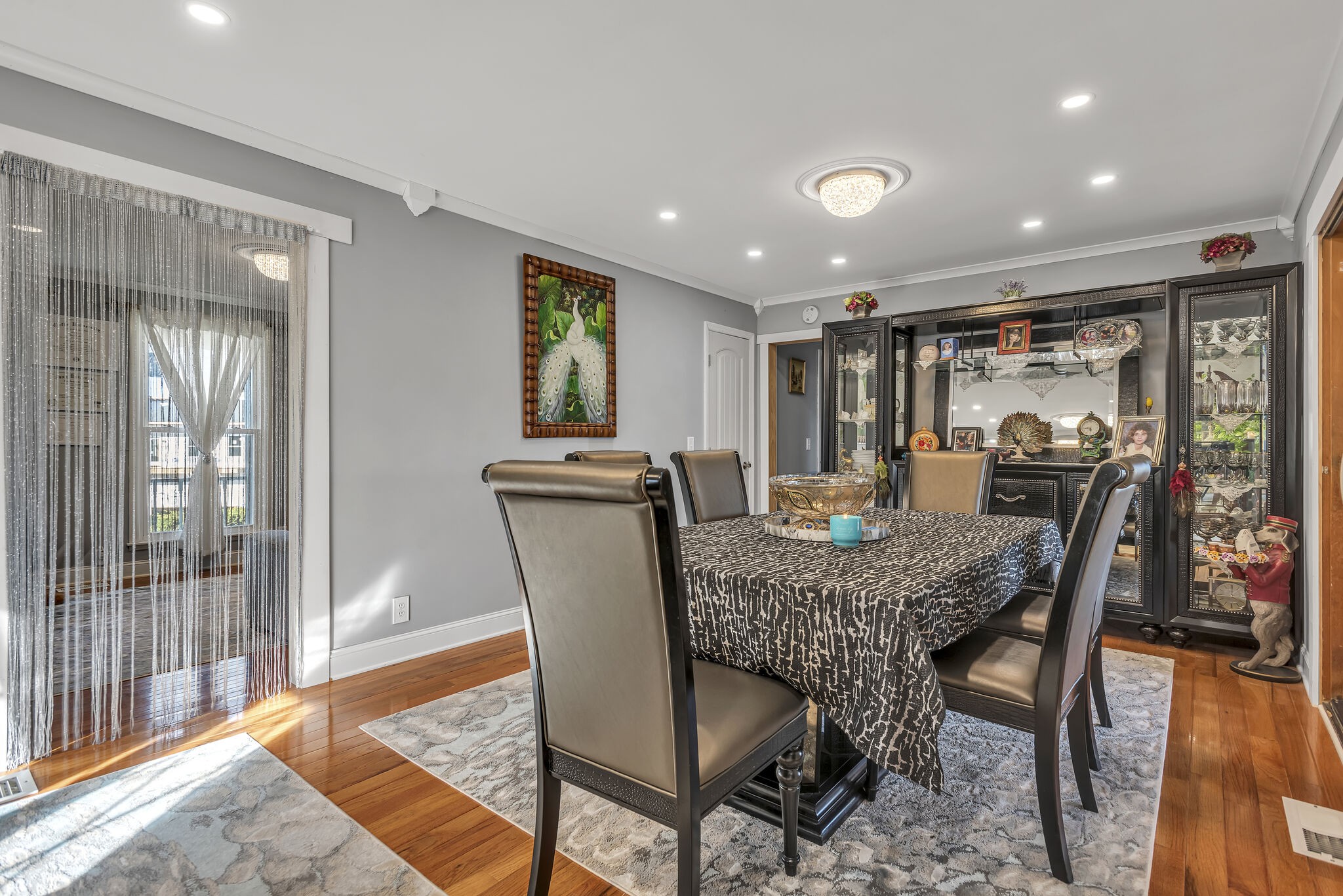 413 Mercomatic Drive Nashville, TN 37209 - Photo 10 of 29 a view of a dining room with furniture