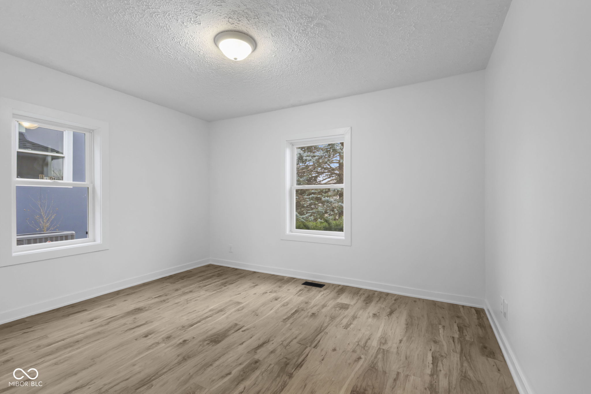 73 South 10th Avenue Beech Grove, IN 46107 - Photo 9 of 26