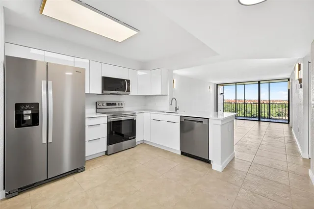 $218,500 | 900 Cove Cay Drive, Unit 6F, Clearwater, FL 33760