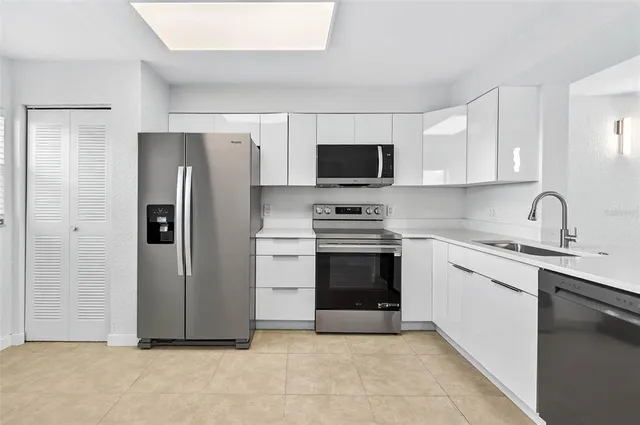 $218,500 | 900 Cove Cay Drive, Unit 6F, Clearwater, FL 33760